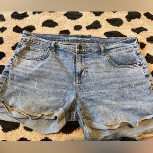 Old navy boyfriend shorts